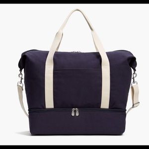 Catalina Deluxe Small Organic Cotton. Color: deep navy. Great weekender bag!